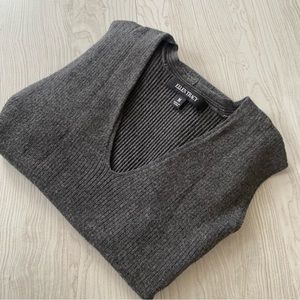 Ellen Tracy V-neck sleeveless top size M (Gray)